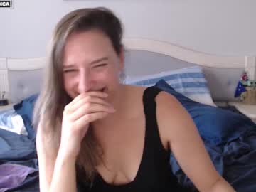 girl
        bluexstacey cam image #6557378