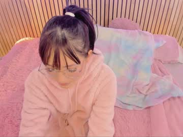 girl
        little_effy18 cam image #2874774