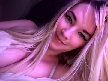 girl
        mariah95 cam image #2024293
