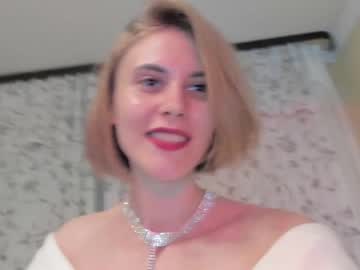 girl
        mira_fox_ cam image #2072461