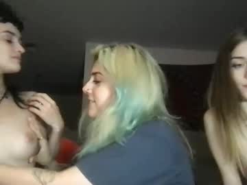 couple
        snowxbunny1228 cam image #4846919