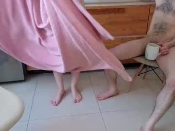 couple
        peachcreamcouple cam image #7001638