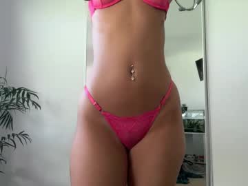girl
        luvlivvyy cam image #6829722