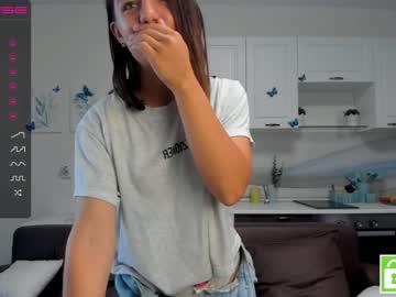 girl
        karalyons cam image #2134425
