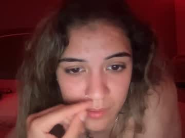 girl
        daisycremm cam image #4179064