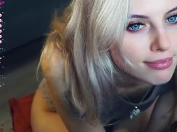 girl
        audreycarvin cam image #4860534