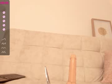 girl
        janne_palmer_ cam image #1479395