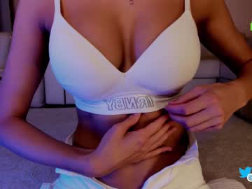 girl
        hollyextra cam image #1223938