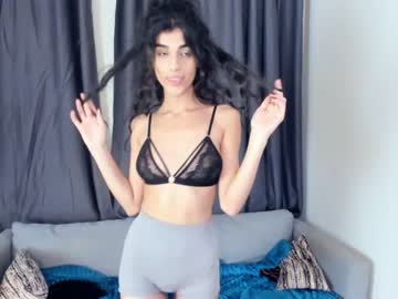 girl
        suzannedavise cam image #2954382