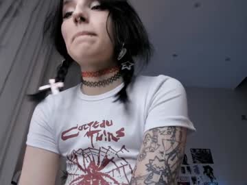 girl
        vivian_qwerty cam image #5624466