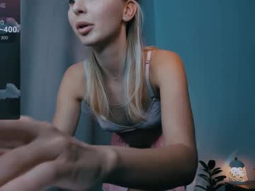 girl
        f1oraa cam image #4384444