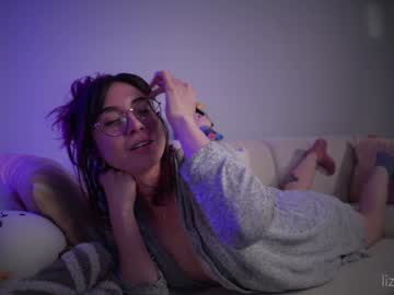 girl
        lizmreow cam image #5909700