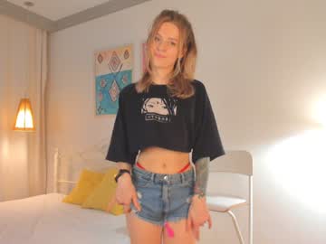 girl
        conniesperry cam image #787017