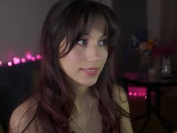 girl
        greeny_mat cam image #6338547
