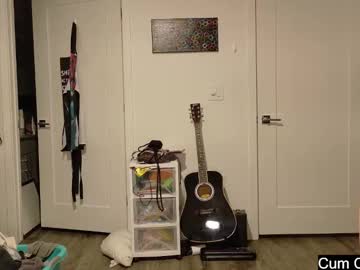girl
        gomoreup cam image #6333847