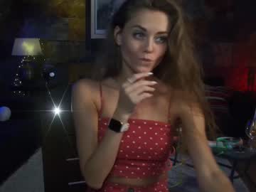 girl
        lettymoa cam image #1886501