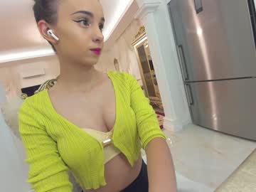 girl
        ehotlovea cam image #233020