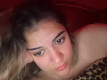 girl
        daisycremm cam image #4179765