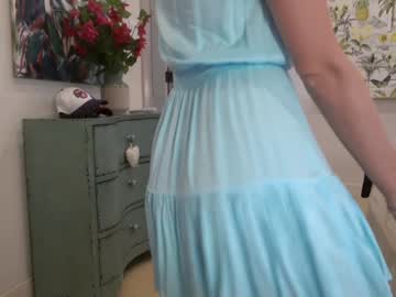 girl
        island_peach cam image #4414377
