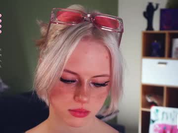 girl
        audreycarvin cam image #5111455