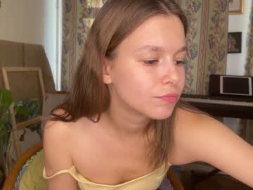 girl
        bush_mia cam image #1511525