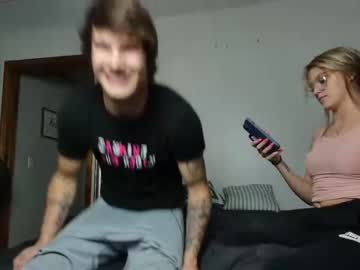 couple
        itzbrodyking cam image #119735