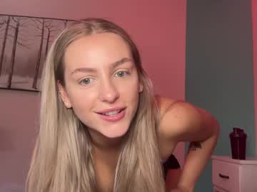 girl
        summerlovingg cam image #4399417