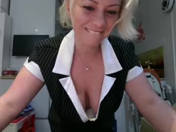 girl
        kiradivine cam image #614913