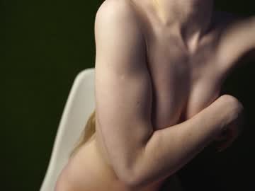girl
        tinabredley cam image #3351090