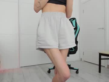 girl
        samqueenzel cam image #4346504