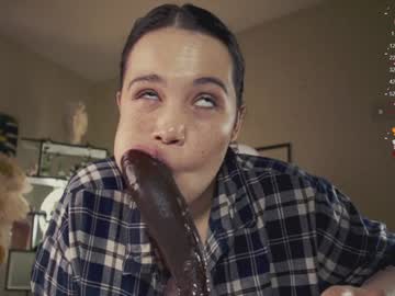 girl
        chery_lady22 cam image #5473259