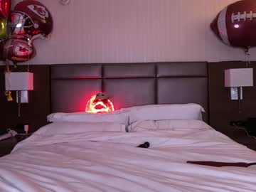 couple
        ari_lovexo cam image #3487600