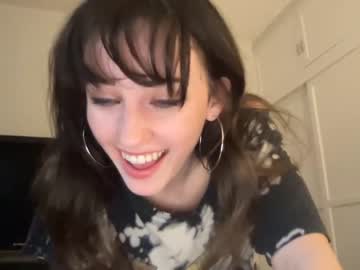 girl
        laceyflowers cam image #2892684
