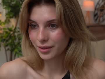 girl
        refined_style cam image #5080028