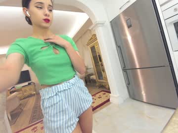 girl
        ehotlovea cam image #319133