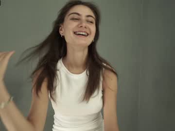 girl
        tessarosse_ cam image #2082689