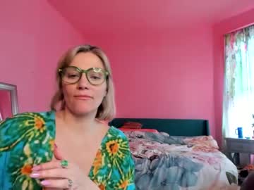 couple
        hotwifegetsfucked cam image #3923856