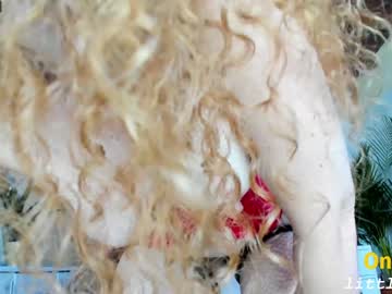 girl
        little_izzi cam image #1842895