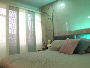 girl
        nina_mon cam image #5361676