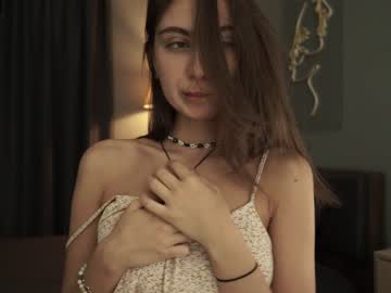 girl
        tessarosse_ cam image #2097504
