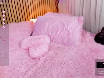 girl
        little_effy18 cam image #4055227