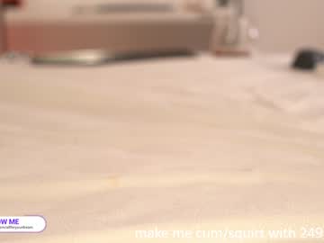 girl
        dovia cam image #2594084