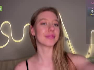 girl
        emmaandjake cam image #4054440