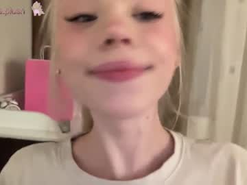 girl
        sonyaplush cam image #1513533