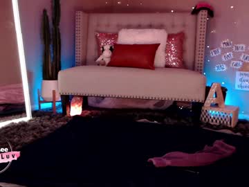 girl
        aubrilee cam image #745609