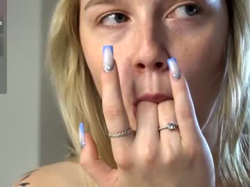 girl
        dizzyjuice cam image #4959780