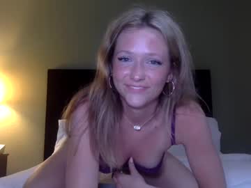 girl
        babyandreaaa cam image #6448012