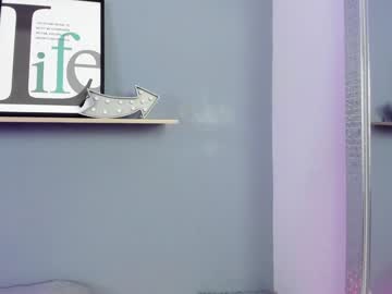 girl
        saschaholmen cam image #203049