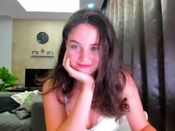 girl
        demurelixir cam image #1290635