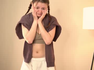 girl
        winniewest_ cam image #1409051